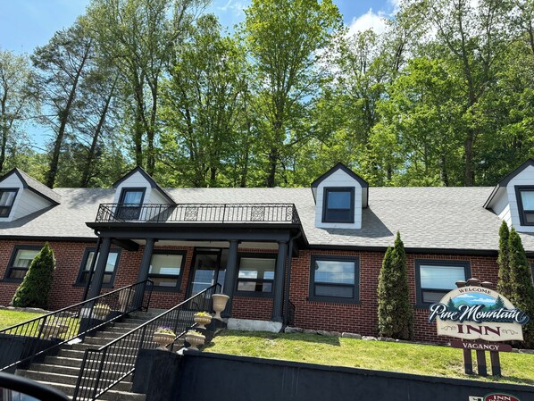 Exterior - Pine Mountain Inn (Pineville)