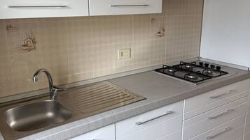 Kühlschrank, Ofen, Herdplatte, Geschirrspüler