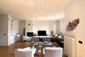Télévision, cheminée