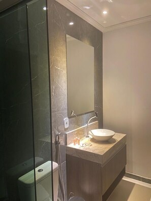 Dusche, Regendusche, Handtücher, Seife