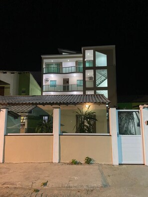 24-inch Smart TV with digital channels, TV - SUNRISE SUÍTES  (Arraial do Cabo)