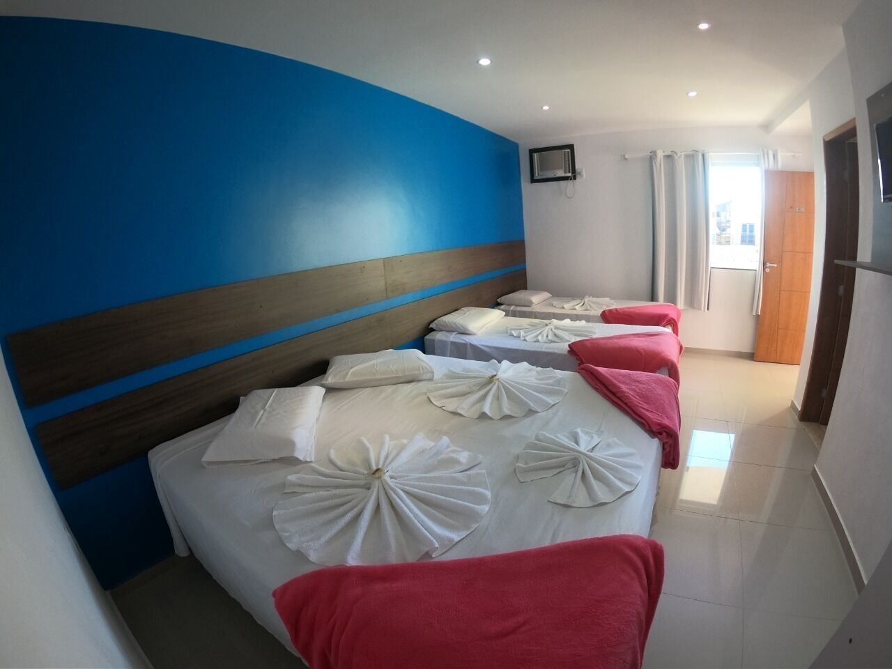 Hochwertige Bettwaren, Select-Comfort-Betten, Minibar, Bettwäsche