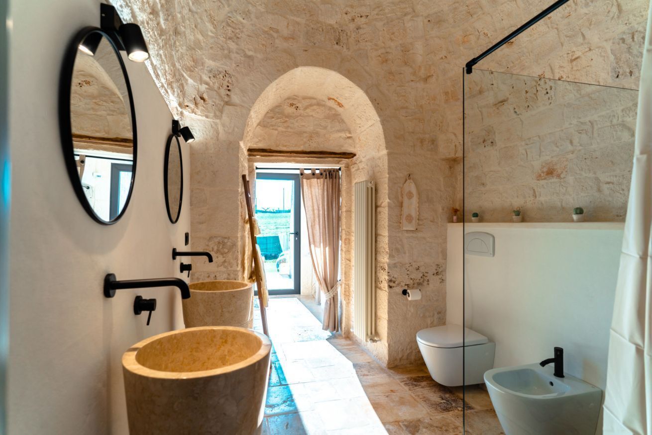 Regadera, bidet, toallas 