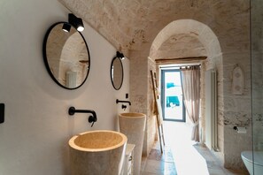 Dusche, Bidet, Handtücher