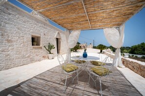 Outdoor dining - WePuglia - Trullo Meraviglioso (Martina Franca)
