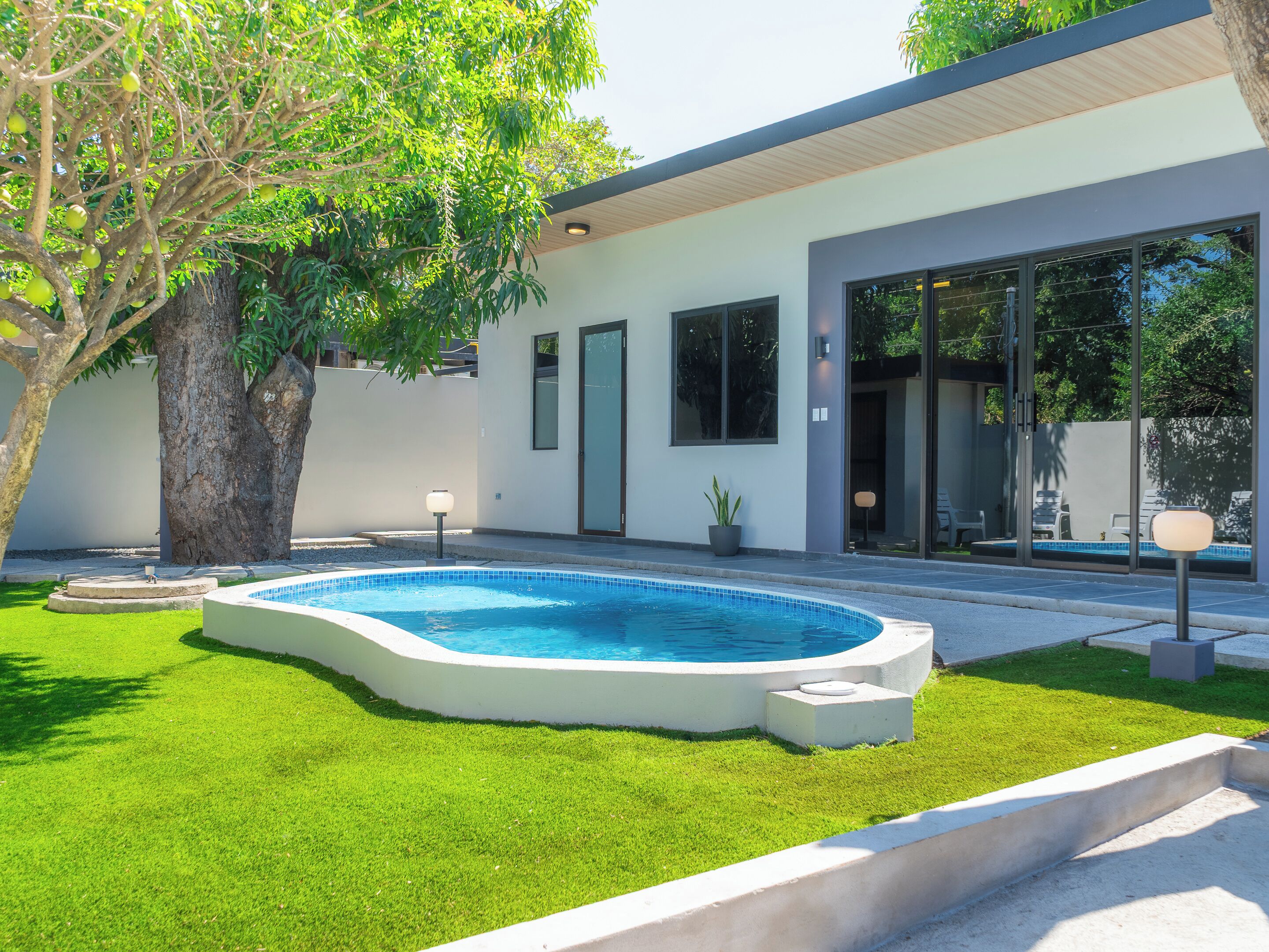 Vila família, 2 quartos, vista para a piscina, ao lado da praia | Roupas de cama premium, edredons de pluma, cofres nos quartos