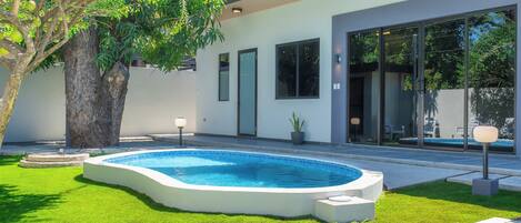 Villa Familiale, 2 chambres, vue piscine, en bord de plage | Literie de qualité supérieure, couette en duvet d'oie