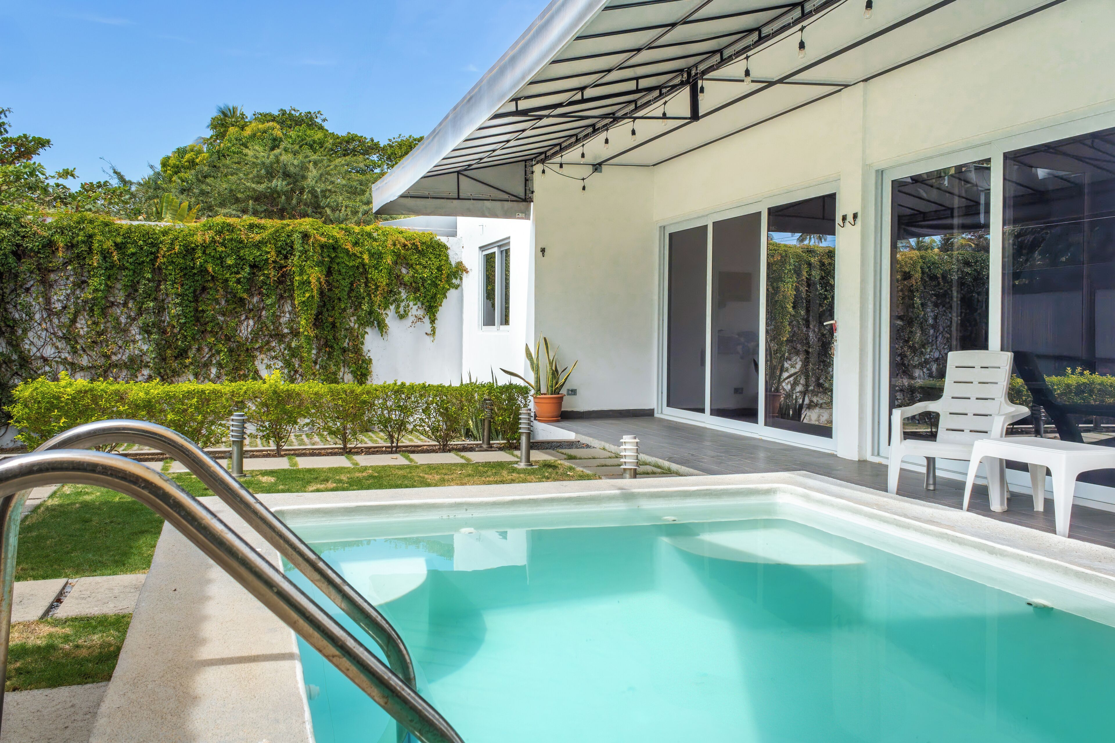 San Blas 3 | Premium bedding, down comforters, in-room safe, individually decorated