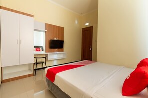 Room - OYO 3763 Oq Guest House Syariah (Malang)