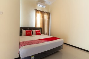 Room - OYO 3763 Oq Guest House Syariah (Malang)