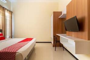 Room - OYO 3763 Oq Guest House Syariah (Malang)
