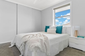 5 bedrooms, iron/ironing board, free WiFi, bed sheets