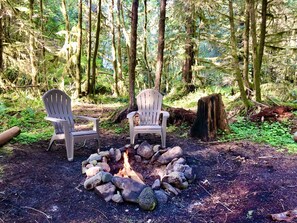 Two Adirondack chairs around a campfire in a forest. - Cozy Family-Friendly Forest Escape Near Mt Hood (Welches)