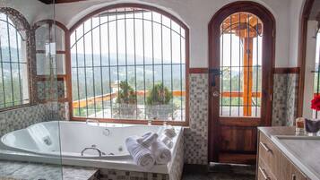 Exclusive Suite | Bathroom