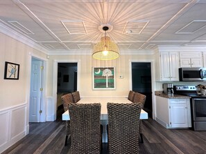 Dining - Serenity Now|Charming 2BR Beach Cottage|Walk to Beach in Minutes|Sleeps 6|Dog Friendly (Edisto Beach)