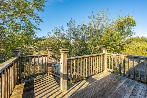 Serenity Now-Adorable Beach Cottage; Covered Porch & Easy Beach Access;WiFi/TV