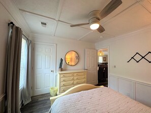 2 bedrooms, iron/ironing board, WiFi, bed sheets - Serenity Now|Charming 2BR Beach Cottage|Walk to Beach in Minutes|Sleeps 6|Dog Friendly (Edisto Beach)