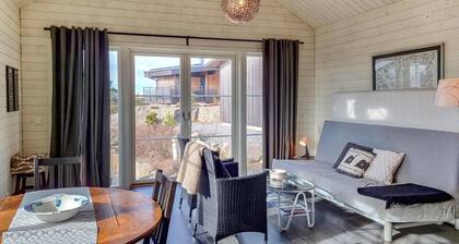 Lovely home in Tanumshede with kitchen