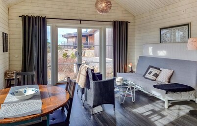 Lovely home in Tanumshede with kitchen