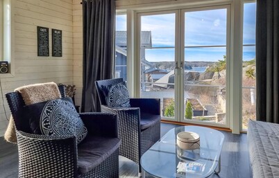 Lovely home in Tanumshede with kitchen