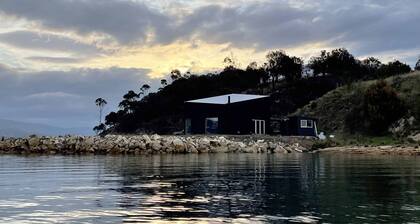 The Studio - Seclusion by the water with your own private beach.