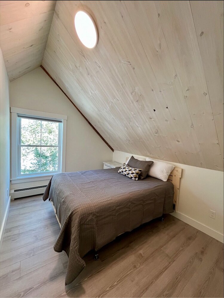 Charming farmhouse on outskirts of Bethel Village Bethel Vrbo