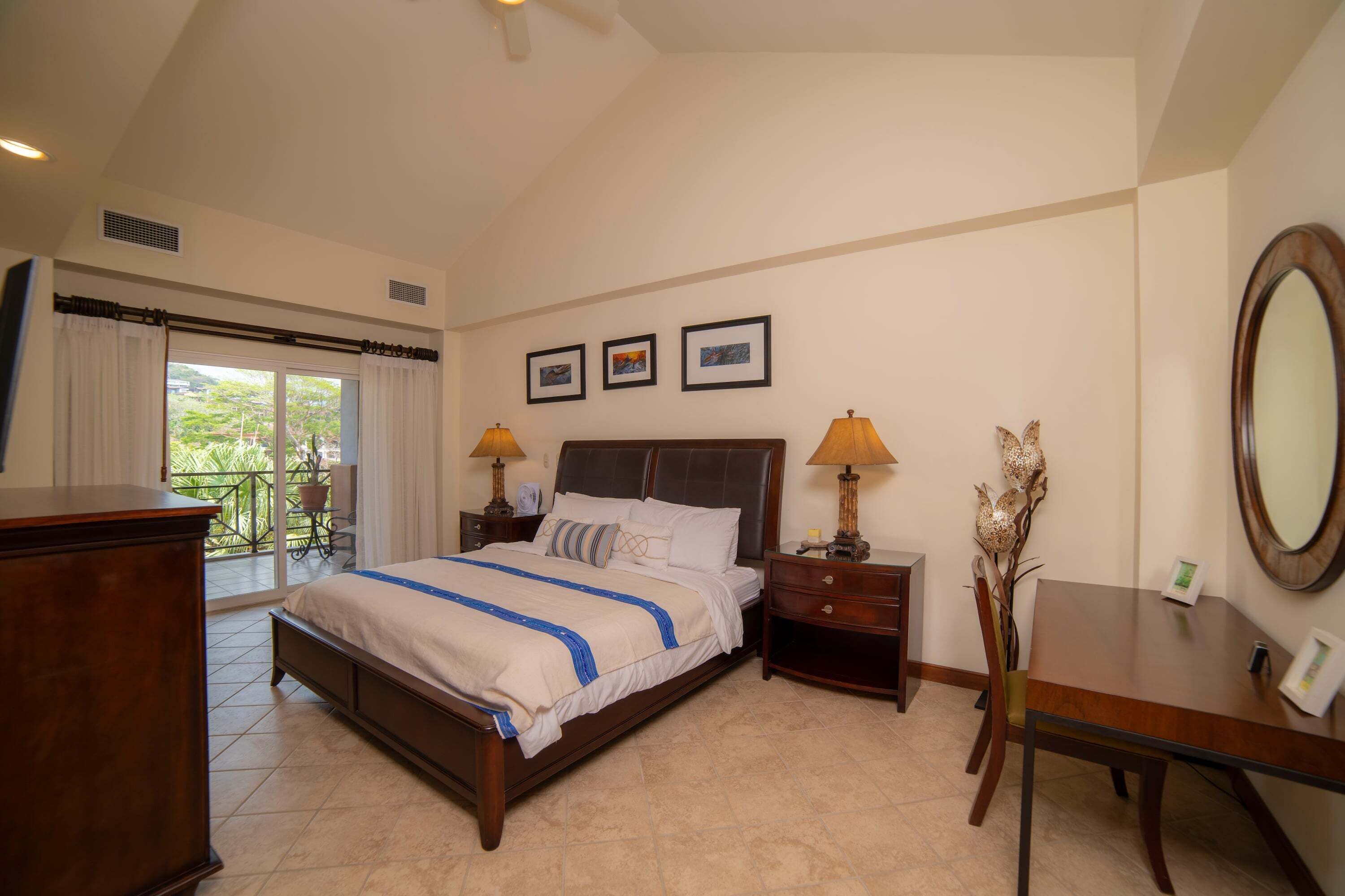 3 bedrooms, iron/ironing board, internet, bed sheets
