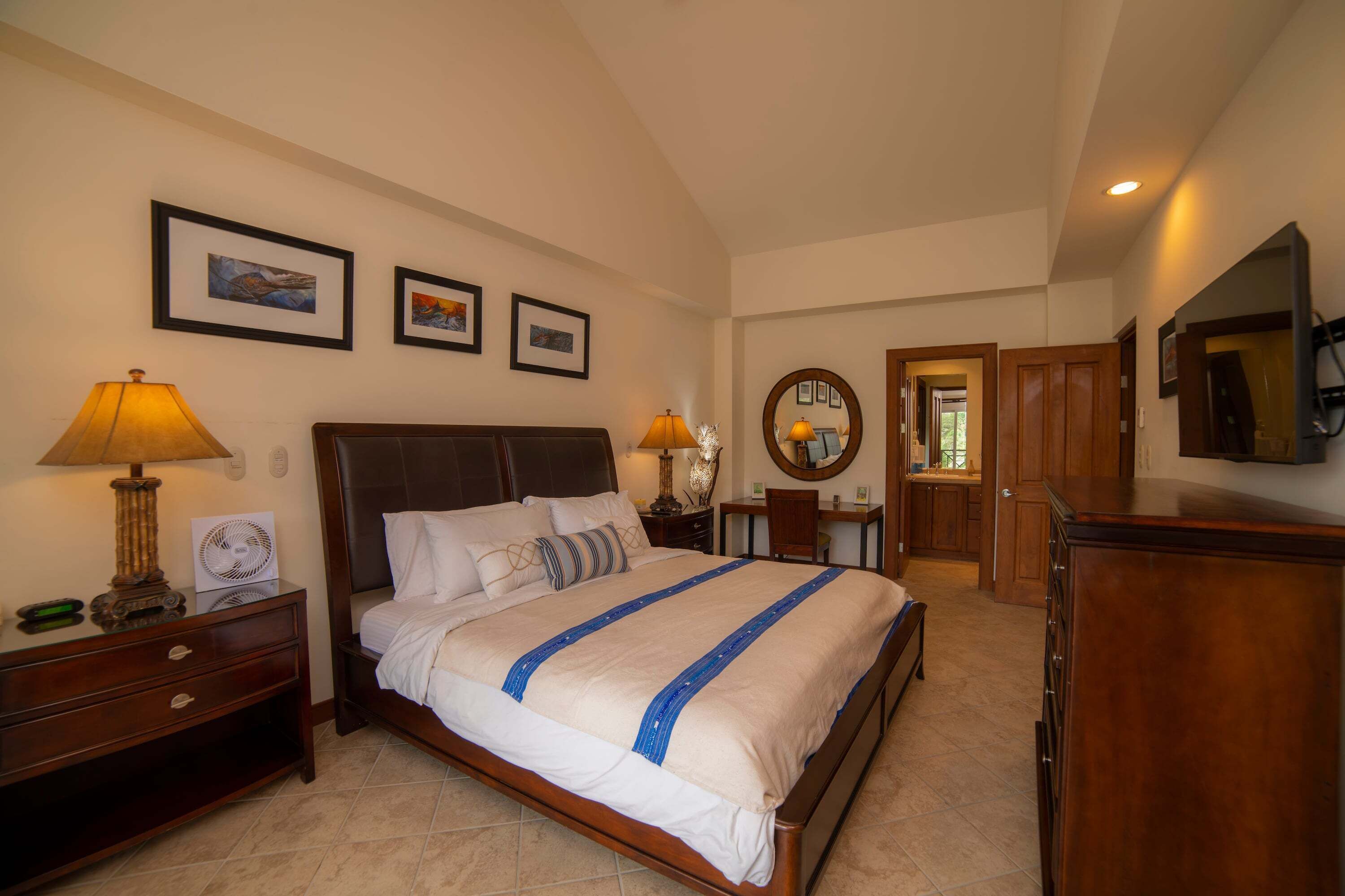 3 bedrooms, iron/ironing board, internet, bed sheets