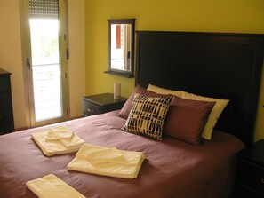 2 bedrooms, iron/ironing board, travel cot, free WiFi