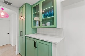 Interior - Smiley Face Estate – Chic 4BR w/ Pool & Sunset Views (Rancho Mirage)