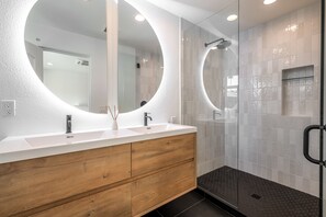 Shower, hair dryer - Smiley Face Estate – Chic 4BR w/ Pool & Sunset Views (Rancho Mirage)