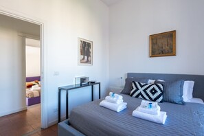 3 bedrooms, desk, iron/ironing board, WiFi
