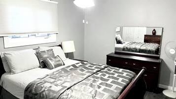 3 slaapkamers, een bureau, een strijkplank/strijkijzer, gratis wifi