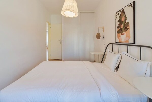 2 bedrooms, iron/ironing board, travel cot, WiFi