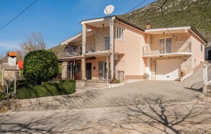 Exterior - Amazing home in Vrgorac with WiFi (Vrgorac)