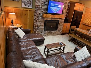 TV connectée, cheminée, jeux vidéo