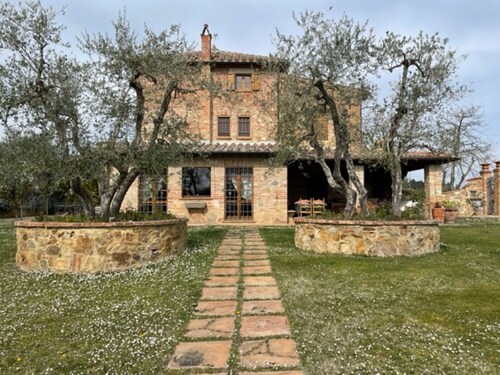 Stunning private villa with WIFI, private pool, TV, patio, pets allowed and panoramic view