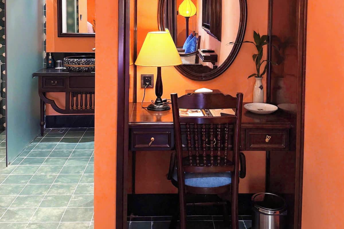 Habitación triple | Escritorio, sistema de insonorización, wifi gratis y ropa de cama