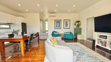 Smart TV, DVD player, books, stereo