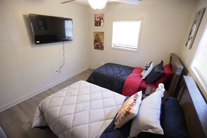4 bedrooms, iron/ironing board, free WiFi, bed sheets