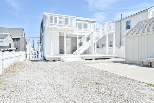 "Island Time!" Steps 2 Beach & Downtown AC+Dogs OK