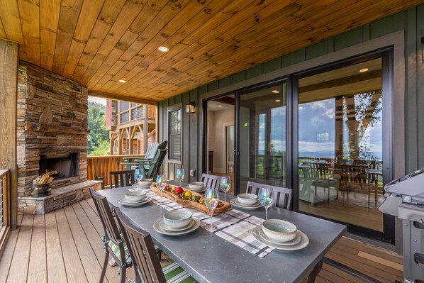 Outdoor dining - Blue Ridge Bliss - BRMC amenities, views, firepit, indoor and outdoor gas fireplace (Boone)