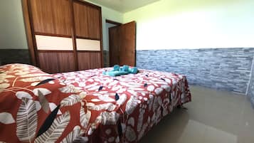 Deluxe Apartment | 3 bedrooms, blackout curtains, iron/ironing board, free WiFi