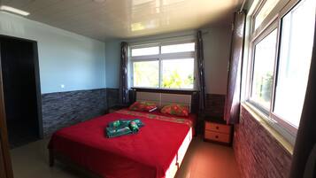 Deluxe Apartment | 3 bedrooms, blackout curtains, iron/ironing board, free WiFi