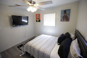 4 bedrooms, iron/ironing board, free WiFi, bed sheets