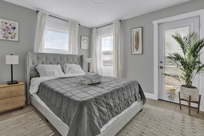 2 bedrooms, iron/ironing board, WiFi, bed sheets - Upscale suite in Lakewood (Lakewood)