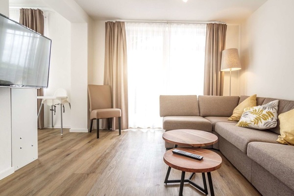 Canapé, Meubles, Propriété, Table, Cadre, Fenêtre, Bleu Azur, Design Intérieur, Éclairage, Confort