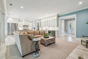 Smart TV, chimenea y estéreo 