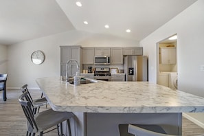 Private kitchen - Pawsitively Perfect: New Pet-Friendly Home in Ideal Location!" (Twin Falls)