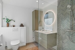Shower - Newly renovated and modern cottage near the beach (Hornbæk)